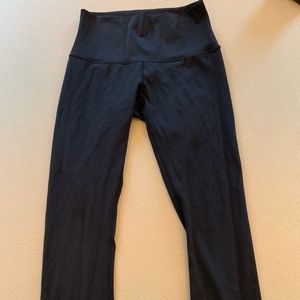 High-waist cropped Lululemon black yoga pant sz 8